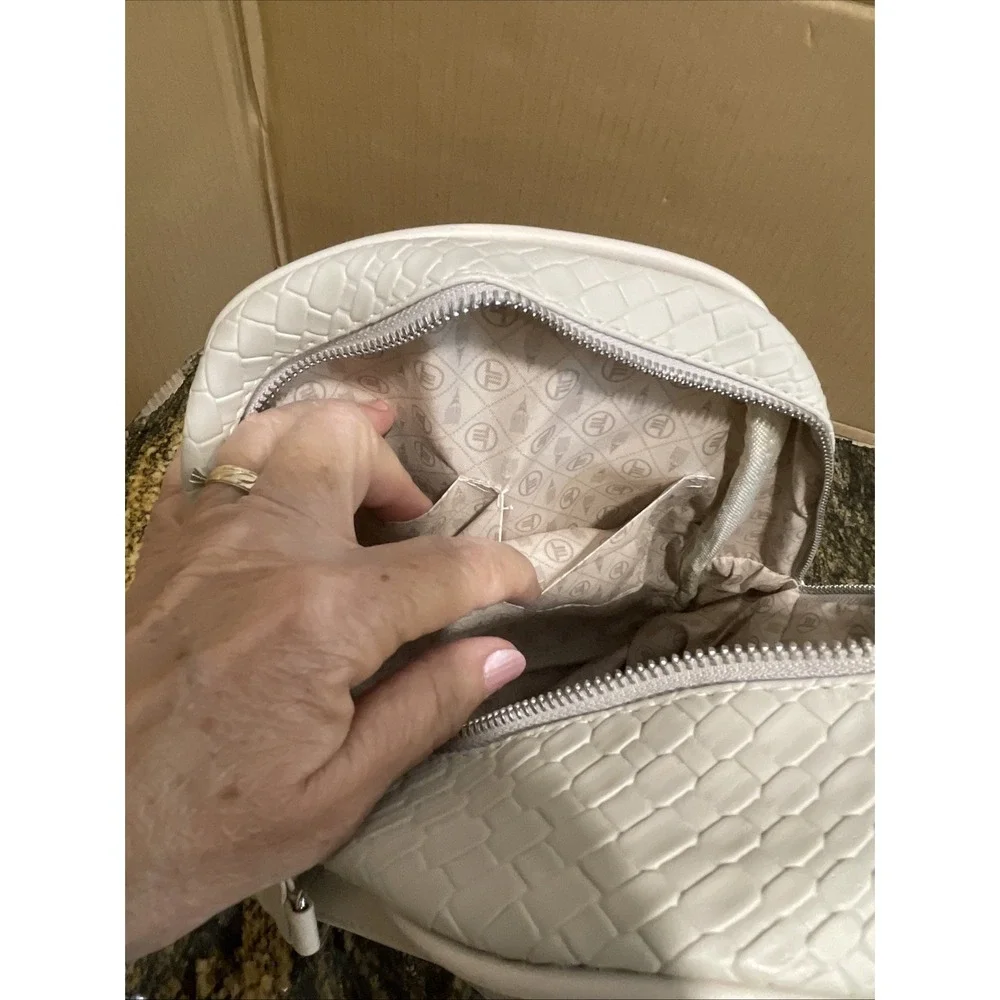 NWT London Fog Backpack Beige zipper front‎ pocket, Inside zipper & Slip pockets